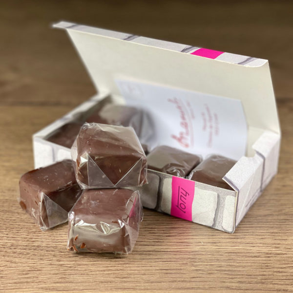 Confiseries-chocolats-Manuel-paves-tony-boite-ouverte-8-pieces